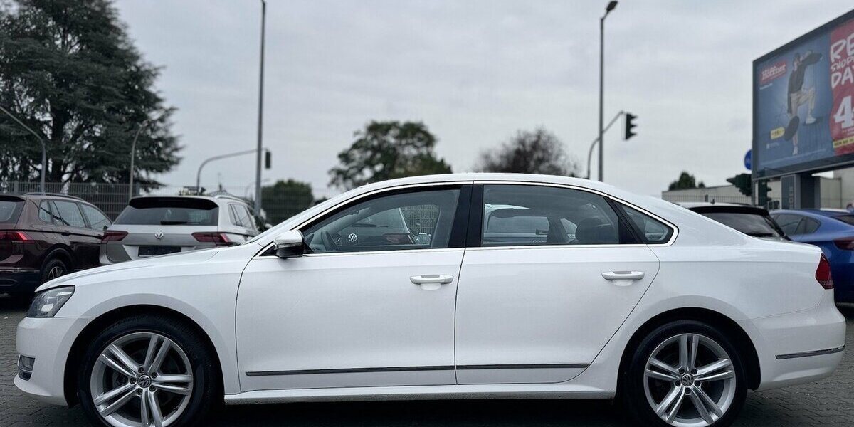 VW Passat 2,0 TDI Highline / Leder / SHD / Keyless 228.000 km 11.390 &euro; Mönchengladbach 41066