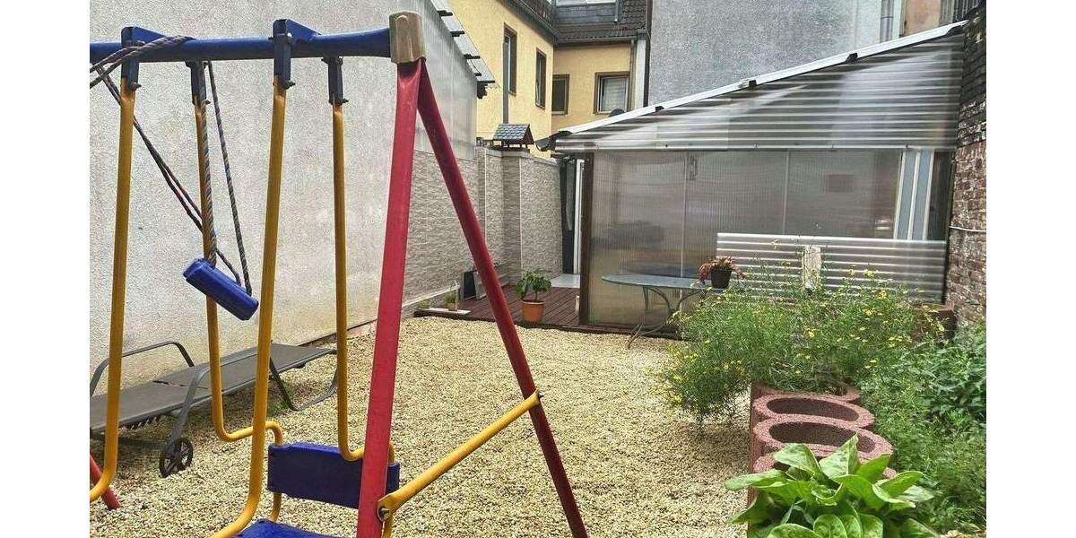 Mehrfamilienhaus, Wohnhaus Krefeld Stadtmitte - 5 Zimmer, 140 m&sup2;, 249.000&euro; | Angebot:25776323