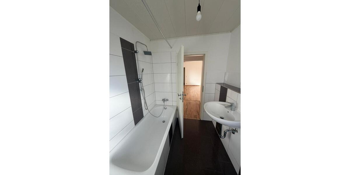 Etagenwohnung Duisburg Essenberg - 3 Zimmer, 74 m&sup2;, 495&euro; | Angebot:25646850