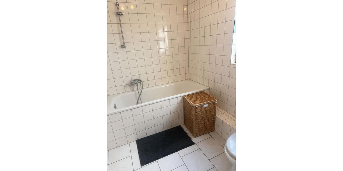 Dachgeschoßwohnung Duisburg Essenberg - 3 Zimmer, 76 m&sup2;, 680&euro; | Angebot:26632424