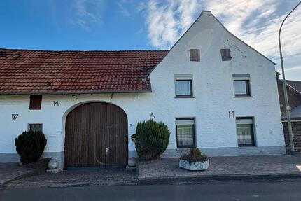 Haus Titz - 5 Zimmer, 200 m&sup2;, 1.200&euro; | Angebot:24786243