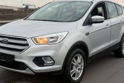 Ford Kuga 93.650 km 10.250 &euro; Duisburg 47138