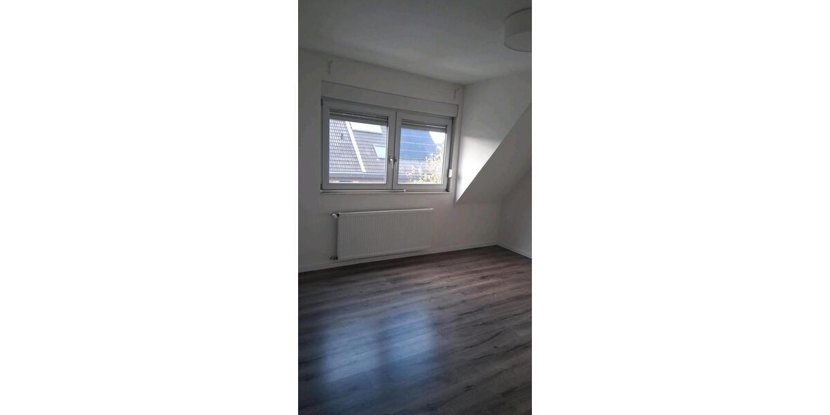 Dachgeschoßwohnung Neuss Reuschenberg - 3 Zimmer, 79 m&sup2;, 1.300&euro; | Angebot:25991806