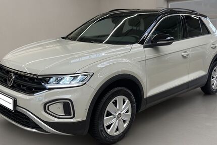 VW T-Roc 7.756 km 29.879 &euro; Krefeld 47805
