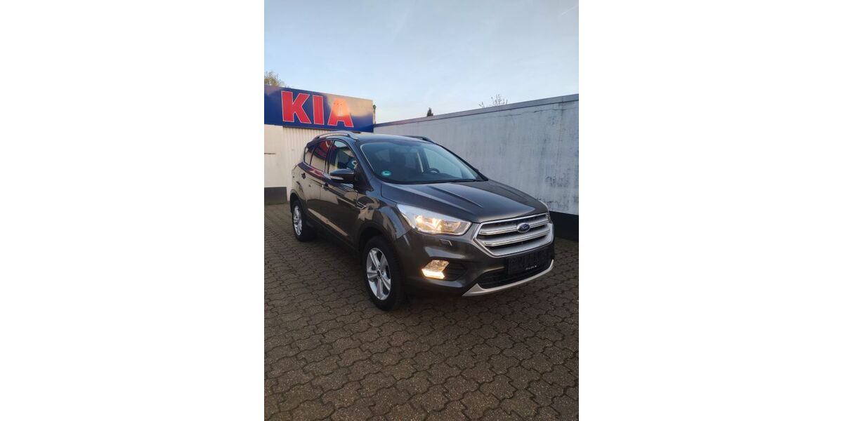 Ford Kuga 72.200 km 12.990 &euro; Duisburg 47259