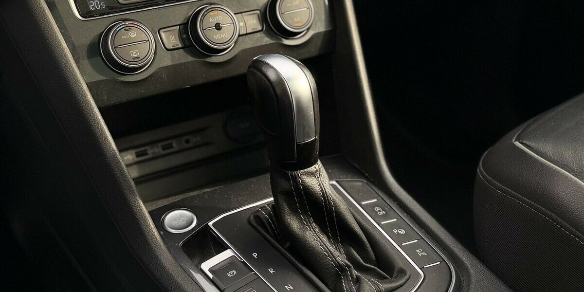 VW Tiguan Allspace R-LIne / 4Motion / Pano / Memory 99.000 km 33.490 &euro; Mönchengladbach 41066