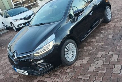 Renault Clio 77.800 km 8.700 &euro; dusseldorf 40223