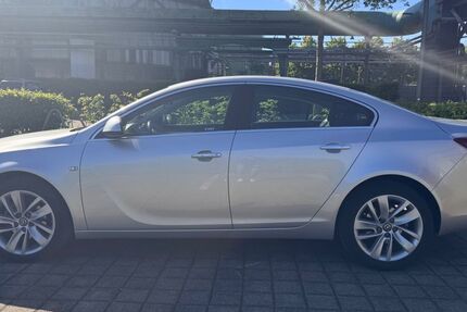 Opel Insignia 118.000 km 9.880 &euro; Düsseldorf 40233