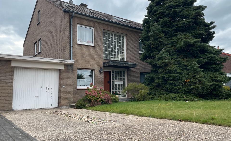 Etagenwohnung Tönisvorst - 8 Zimmer, 153 m&sup2;, 2.150&euro; | Angebot:26683013