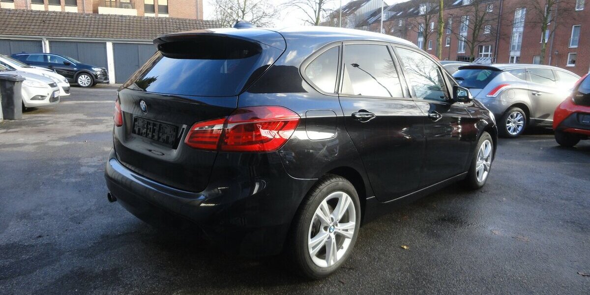 BMW 218 Active Tourer Autom Navi LED Klimatr.PDC SHZ 112.000 km 11.999 &euro; Neuss 41462