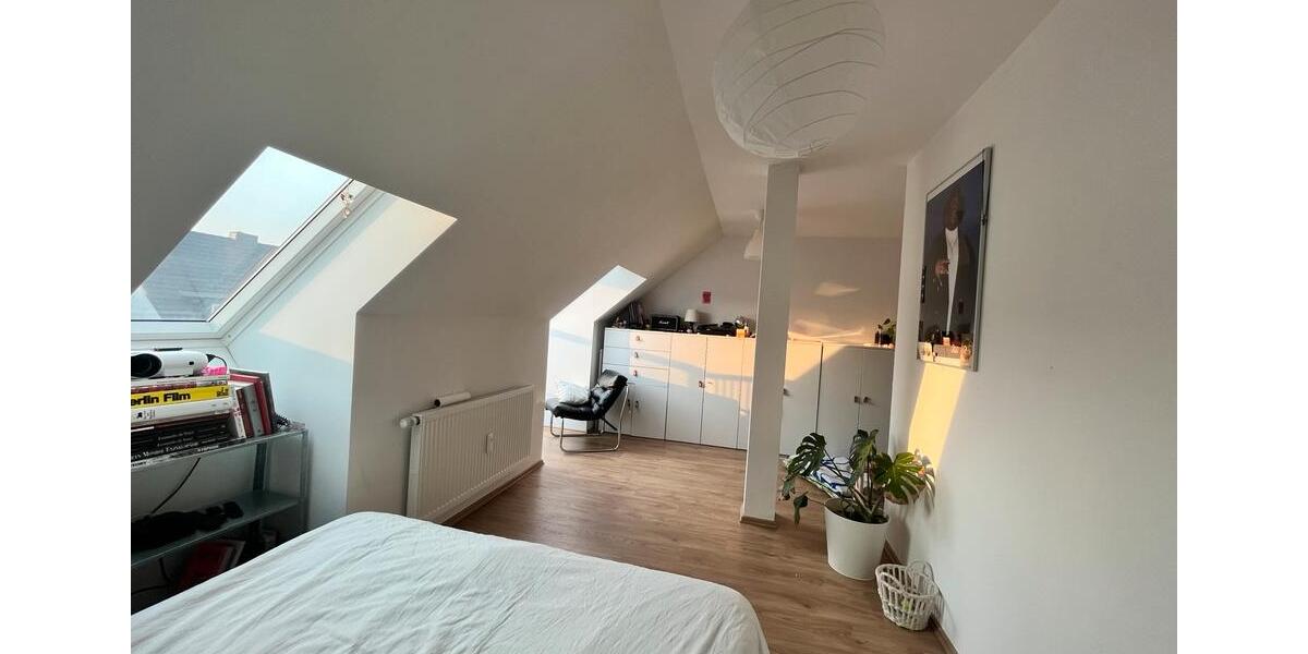 Dachgeschoßwohnung Düsseldorf Oberbilk - 2 Zimmer, 65 m&sup2;, 1.350&euro; | Angebot:26652914