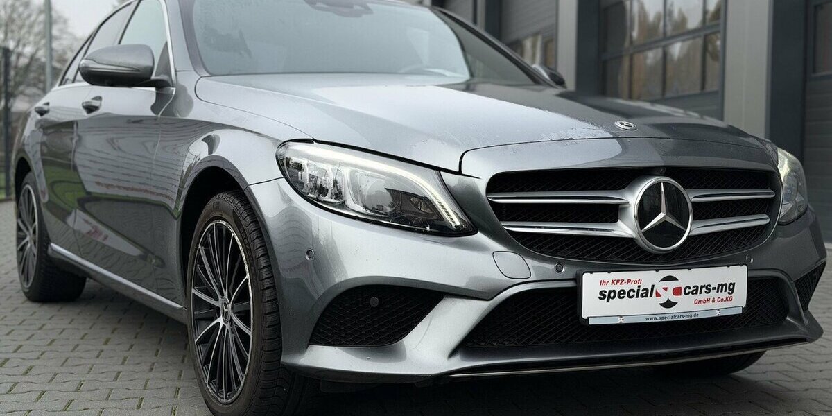 Mercedes-Benz C 220 Designo / AMG / LED / 360° Cam / Allrad 220.000 km 20.990 &euro; Mönchengladbach 41066