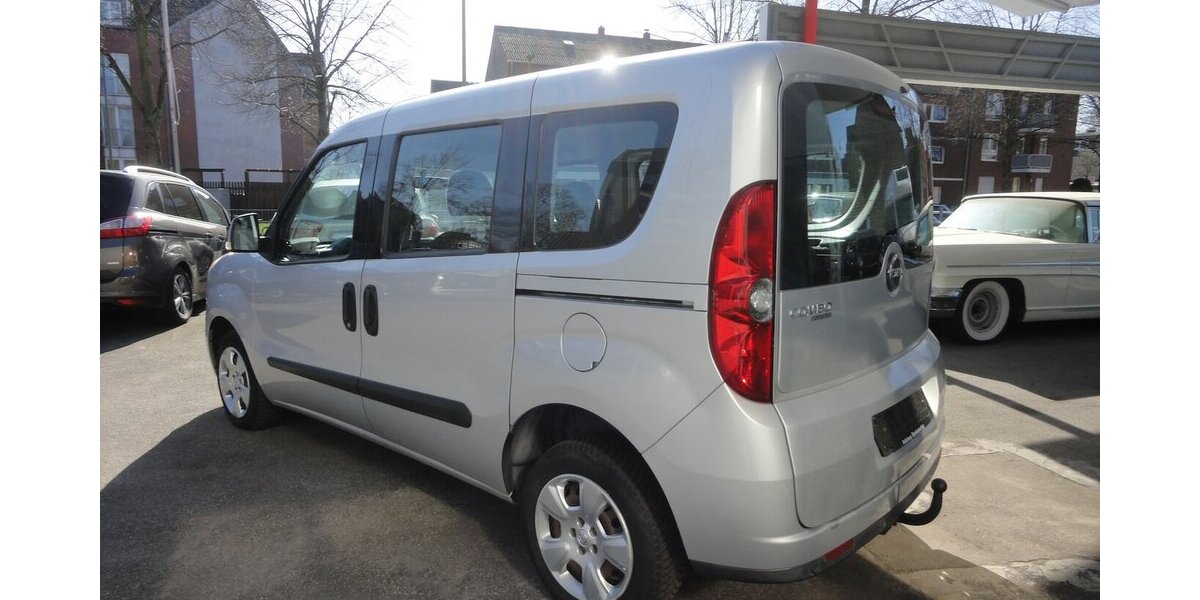 Opel Combo Edition 1,6 d Klima PDC SHZ AHK 5Sitzer 124.000 km 6.390 &euro; Neuss 41462