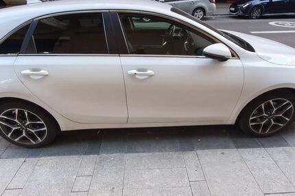 Kia ceed / Ceed 81.000 km 19.999 &euro; Bedburg 50181