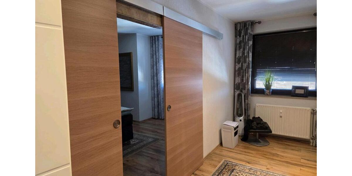 Dachgeschoßwohnung Krefeld Cracau - 3 Zimmer, 85 m&sup2;, 140.000&euro; | Angebot:26084764