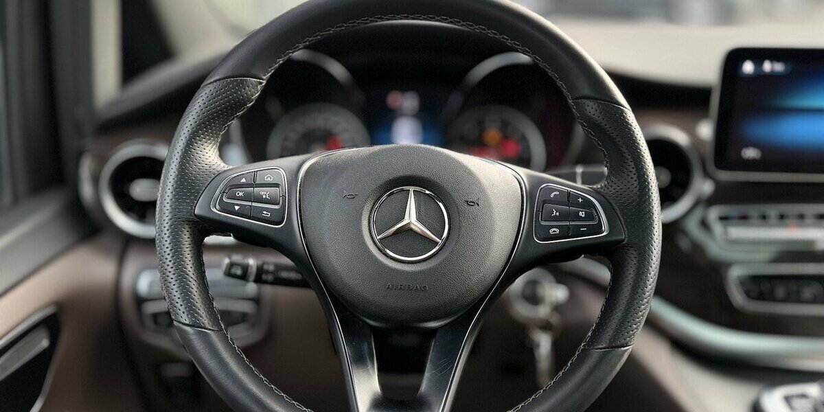 Mercedes-Benz V 300 d lang /4matic/ AMG / 8 Sitze/Pano/ El.tür 55.000 km 59.900 &euro; Mönchengladbach 41066