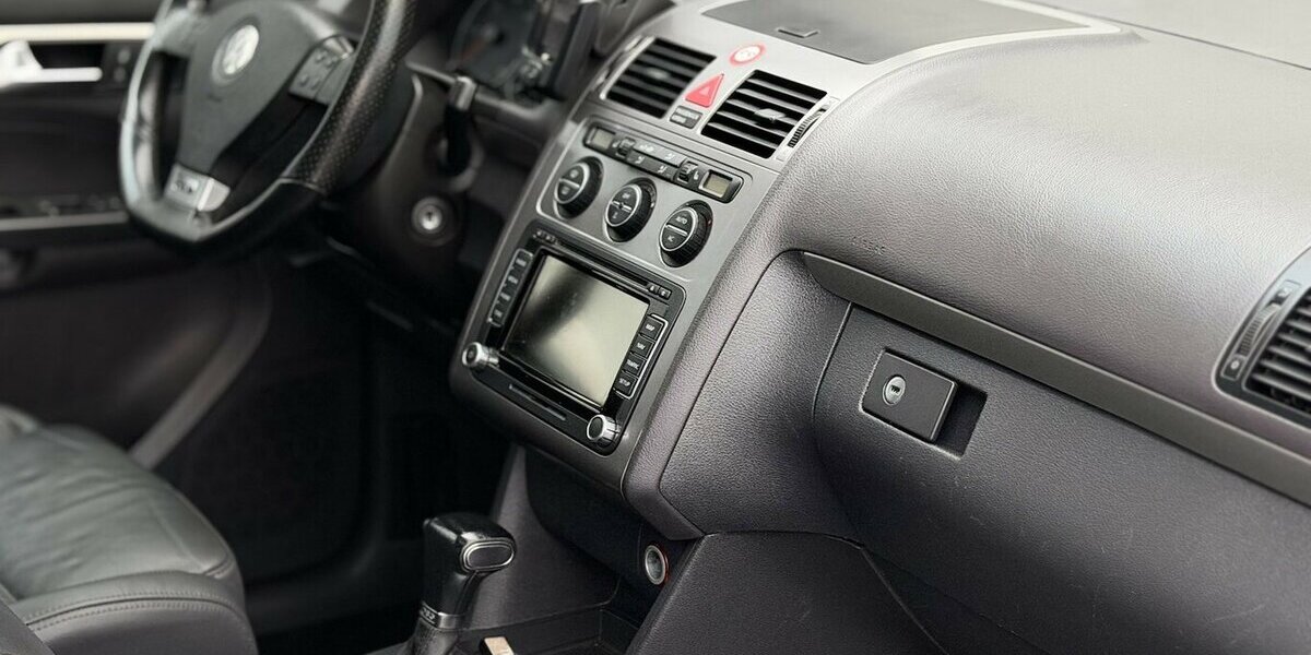 VW Touran R-Line / Leder / 7Sitze / 1.Hd / Navi 125.000 km 11.900 &euro; Mönchengladbach 41066