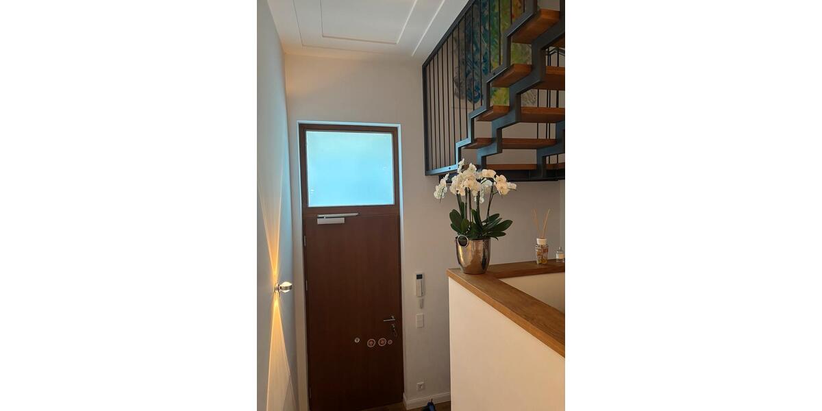 Etagenwohnung Düsseldorf Heerdt - 5 Zimmer, 198 m&sup2;, 1.500.000&euro; | Angebot:27109945