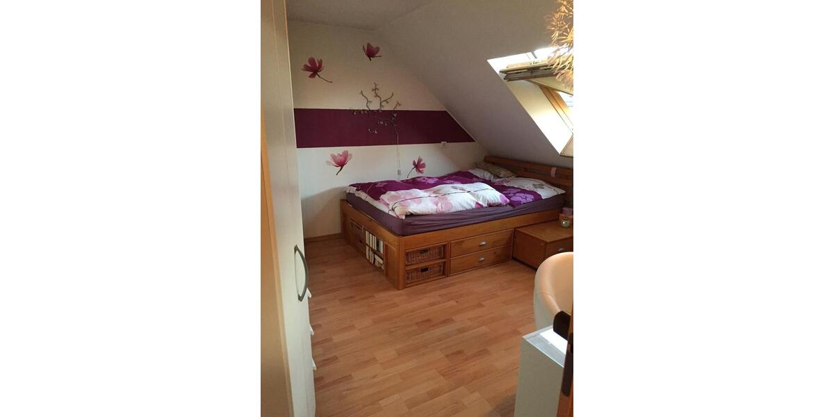 Dachgeschoßwohnung Duisburg Mittelmeiderich - 2 Zimmer, 45 m&sup2;, 300&euro; | Angebot:26613561
