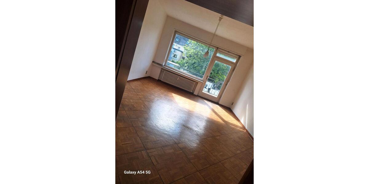 Etagenwohnung Mönchengladbach Nord - 5 Zimmer, 170 m&sup2;, 2.000&euro; | Angebot:25287080
