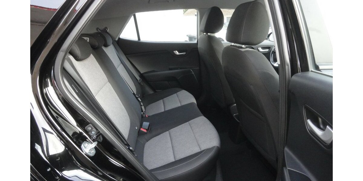 Kia Stonic 1,2 Edition7- Klima SHZ PDC Alu 33Tk,1 Hd 33.000 km 13.999 &euro; Neuss 41462