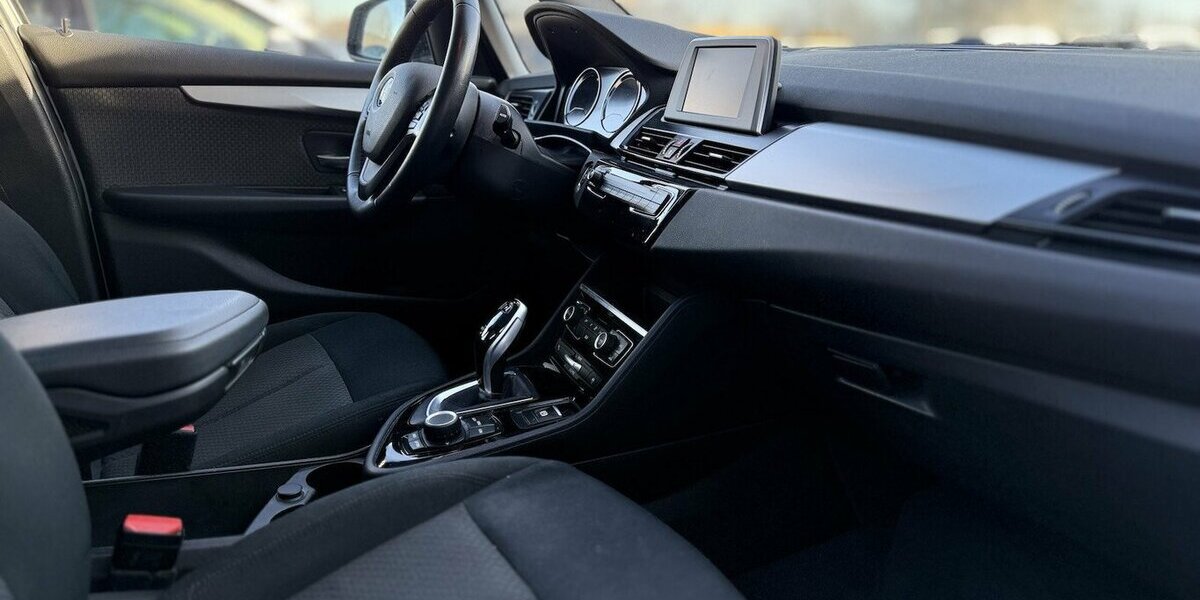 BMW 218 Active Tourer Automatik / PANO / LED / 1.Hd 65.000 km 16.280 &euro; Mönchengladbach 41066