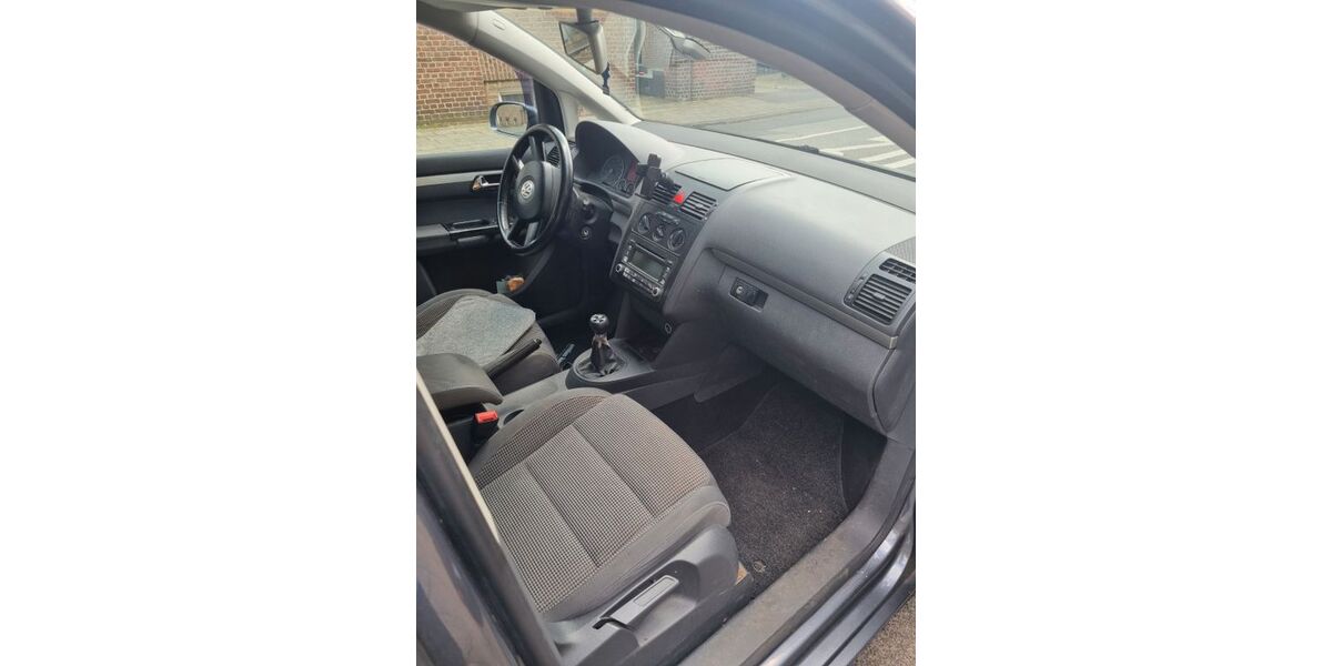 VW Touran 329.286 km 1.700 &euro; Mönchengladbach 41238