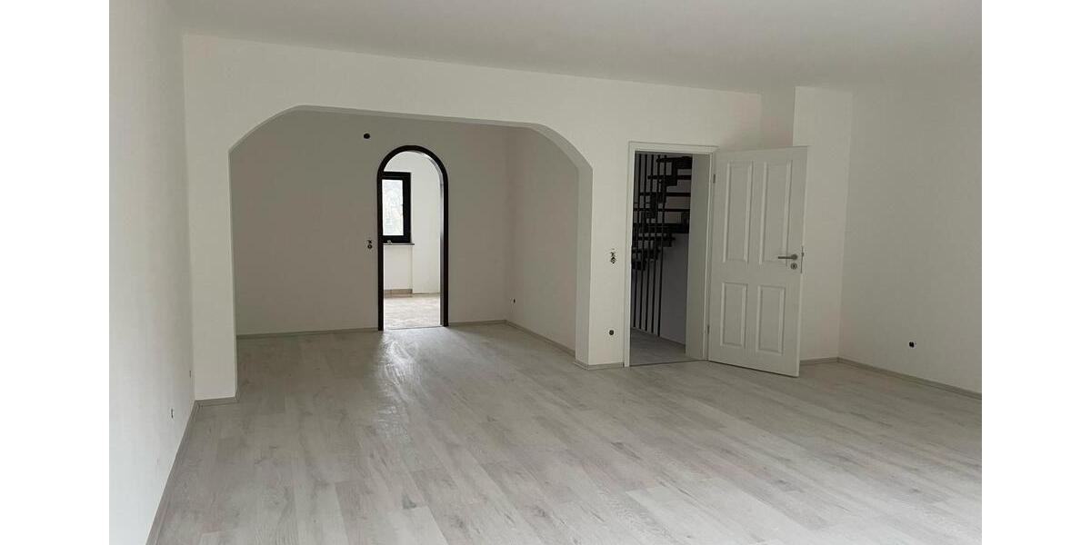 Reihenhaus Düsseldorf Stadtbezirk 3 - 5 Zimmer, 165 m&sup2;, 1.800&euro; | Angebot:25967730