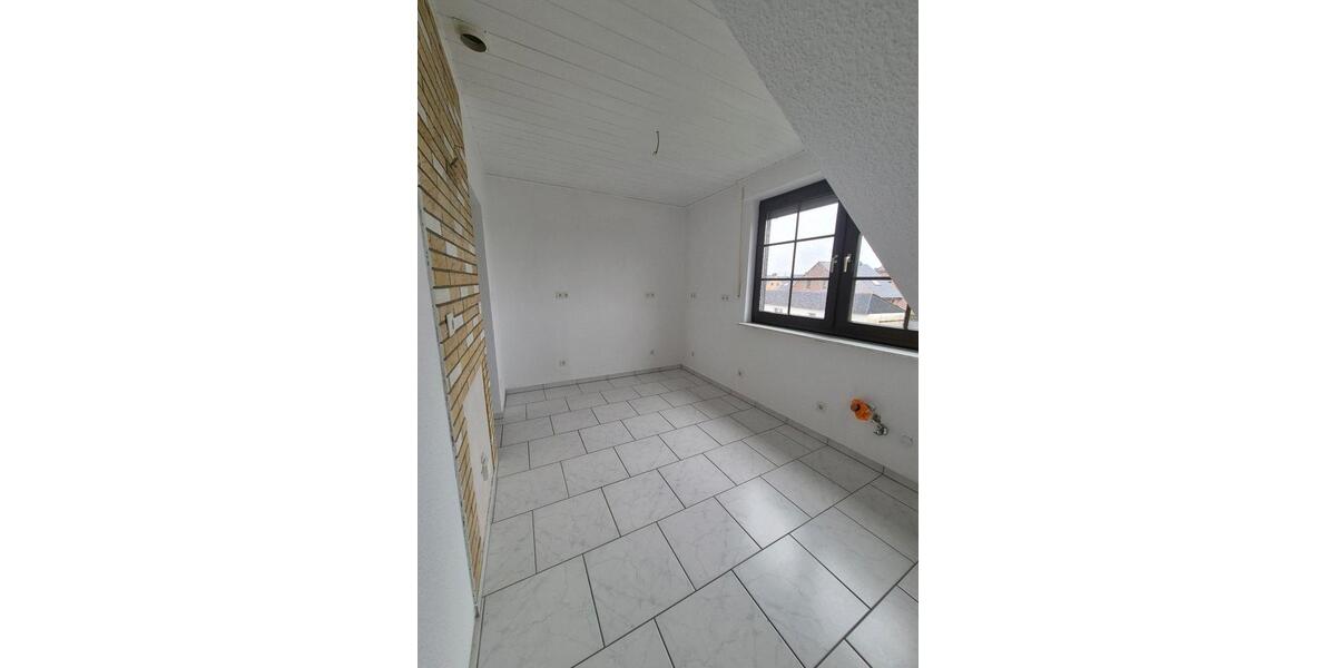 Dachgeschoßwohnung Duisburg Hochheide - 2 Zimmer, 90 m&sup2;, 896&euro; | Angebot:25613644