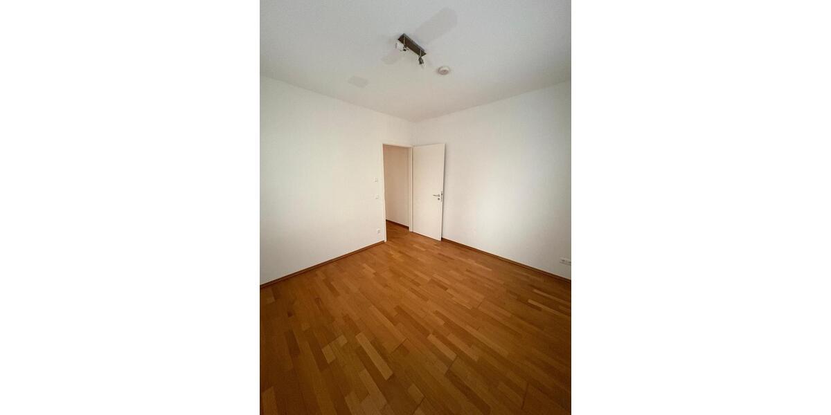 Etagenwohnung Düsseldorf Stadtbezirk 5 - 3 Zimmer, 105 m&sup2;, 2.050&euro; | Angebot:25944832