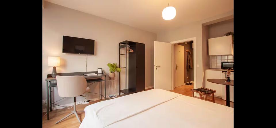 Etagenwohnung Düsseldorf Stadtbezirk 3 - 1 Zimmer, 30 m&sup2;, 1.080&euro; | Angebot:25993006