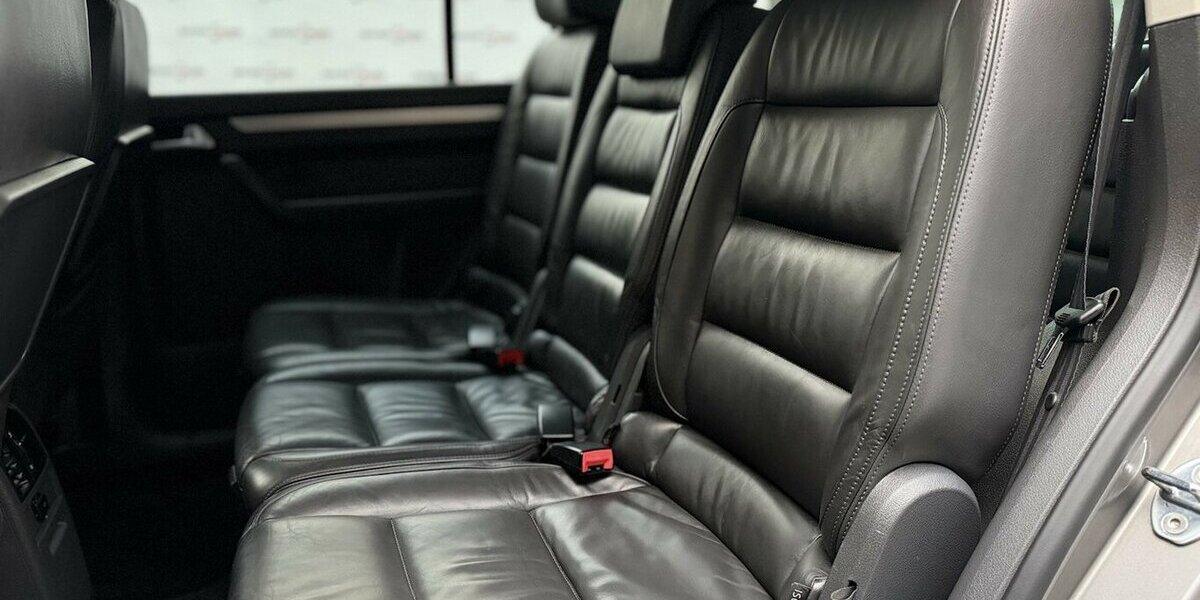 VW Touran R-Line / Leder / 7Sitze / 1.Hd / Navi 125.000 km 11.900 &euro; Mönchengladbach 41066