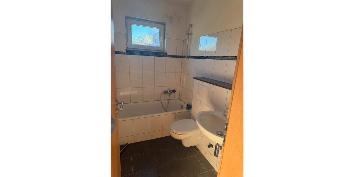 Etagenwohnung Duisburg Mittelmeiderich - 1 Zimmer, 40 m&sup2;, 610&euro; | Angebot:25994205