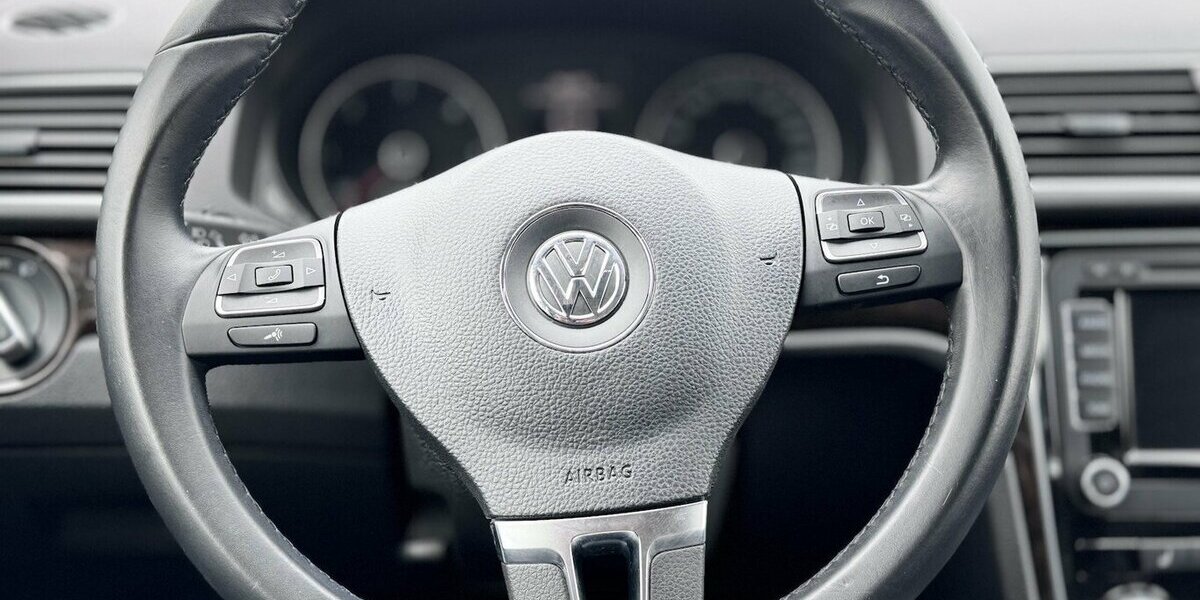 VW Passat 2,0 TDI Highline / Leder / SHD / Keyless 228.000 km 11.390 &euro; Mönchengladbach 41066