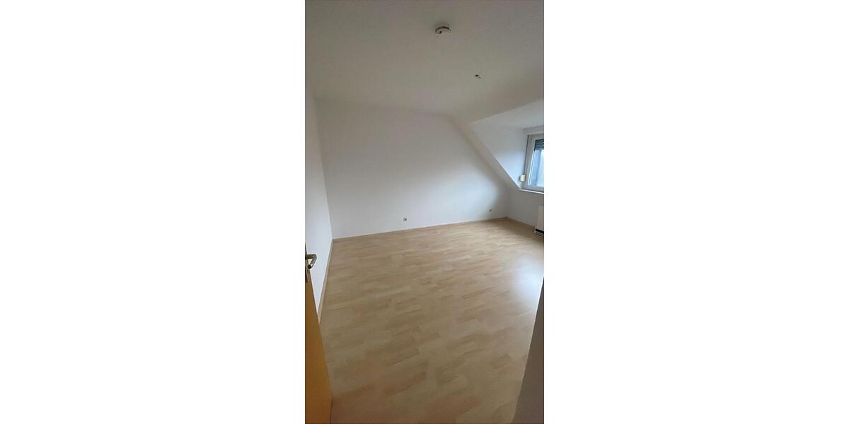 Dachgeschoßwohnung Mönchengladbach Süd - 3 Zimmer, 70 m&sup2;, 800&euro; | Angebot:25690781