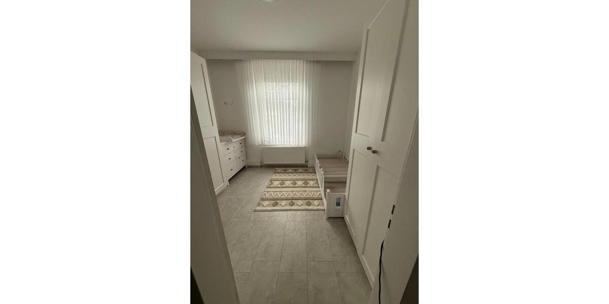 Etagenwohnung Duisburg Rheinhausen - 3.5 Zimmer, 77 m&sup2;, 1.000&euro; | Angebot:26008468