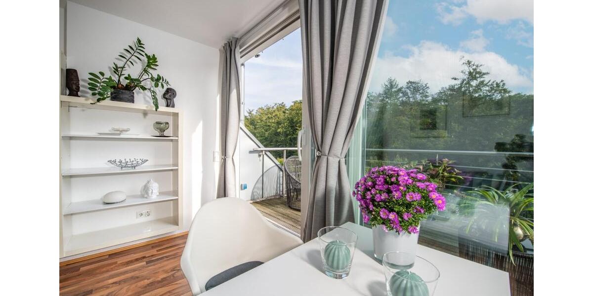 Dachgeschoßwohnung Düsseldorf Stadtbezirk 9 - 2 Zimmer, 60 m&sup2;, 1.200&euro; | Angebot:24803231