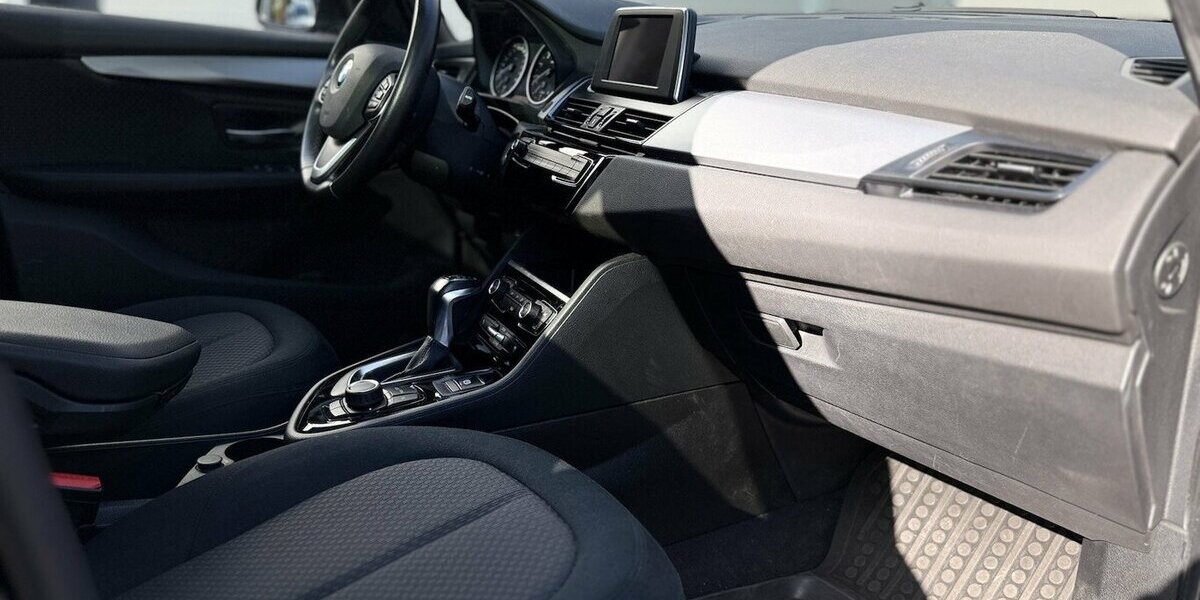 BMW 218 Active Tourer i / Advantage / PANO / Keyless 70.000 km 16.390 &euro; Mönchengladbach 41066