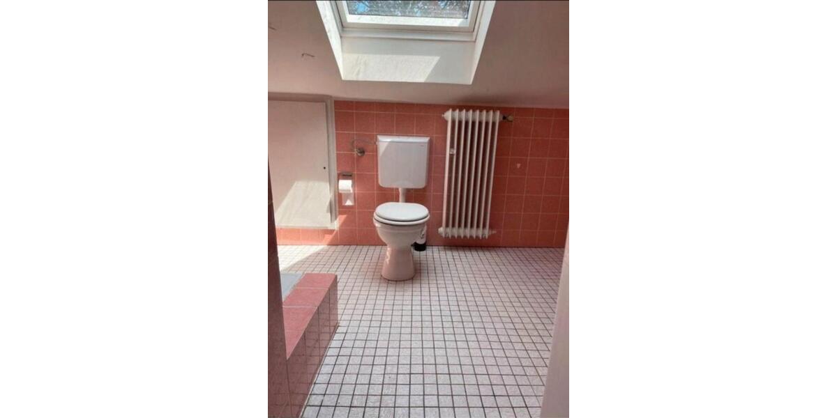 Dachgeschoßwohnung Grevenbroich - 2.5 Zimmer, 96 m&sup2;, 720&euro; | Angebot:25057385