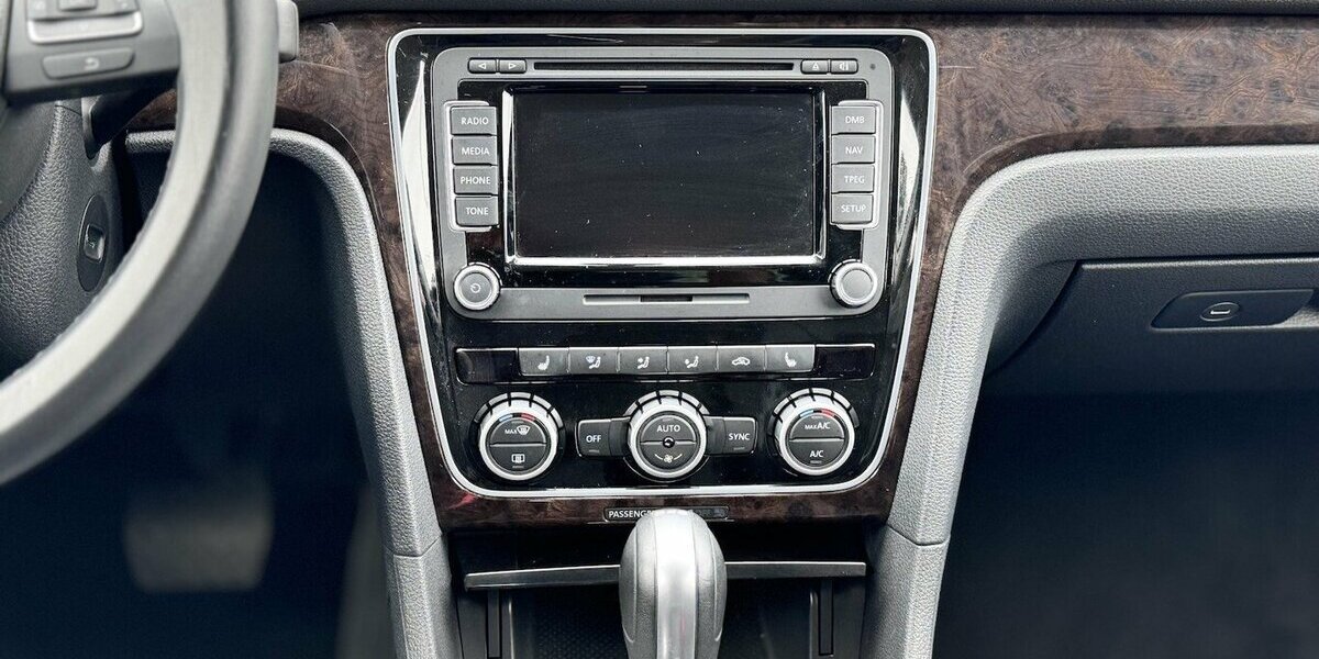 VW Passat 2,0 TDI Highline / Leder / SHD / Keyless 228.000 km 11.390 &euro; Mönchengladbach 41066