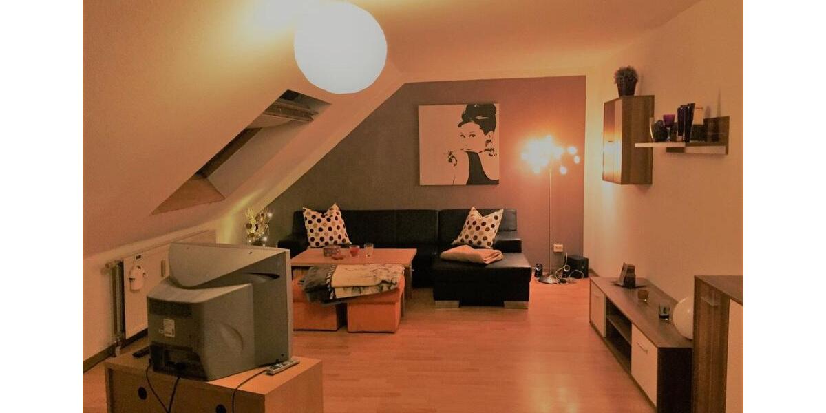 Dachgeschoßwohnung Duisburg Mittelmeiderich - 2 Zimmer, 45 m&sup2;, 300&euro; | Angebot:26613561