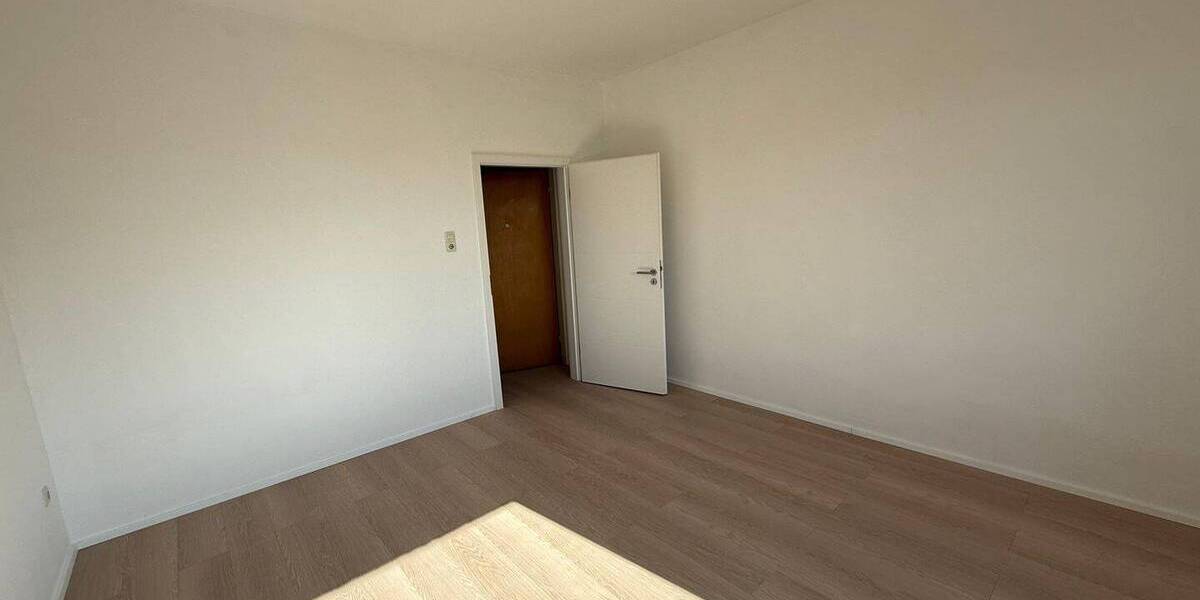 Etagenwohnung Düsseldorf Heerdt - 2 Zimmer, 65 m&sup2;, 1.099&euro; | Angebot:25984440