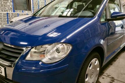 VW Touran 89.000 km 6.490 &euro; Ratingen 40878