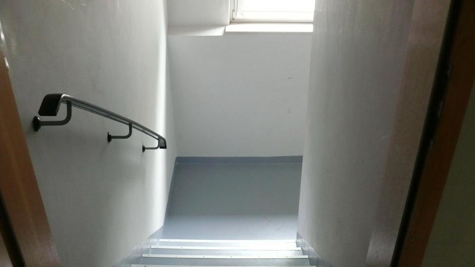 Dachgeschoßwohnung Duisburg Mittelmeiderich - 2 Zimmer, 45 m&sup2;, 300&euro; | Angebot:26613561