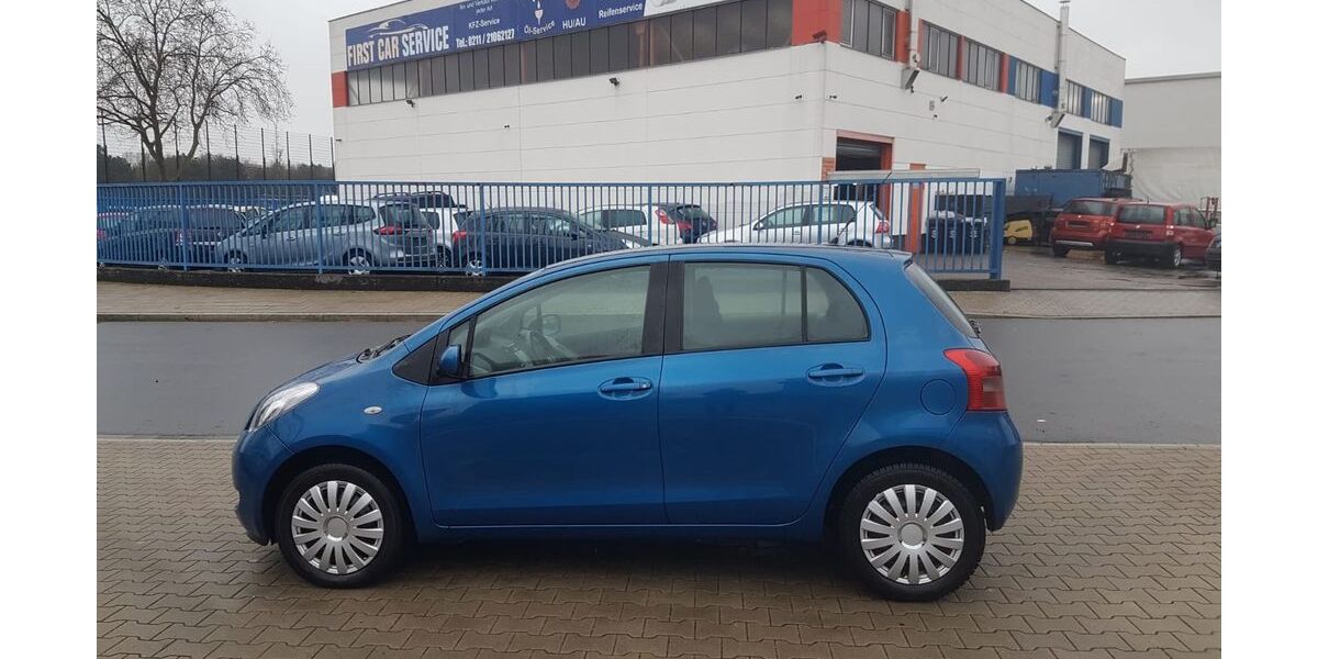 Toyota Yaris 149.556 km 3.299 &euro; Düsseldorf 40599