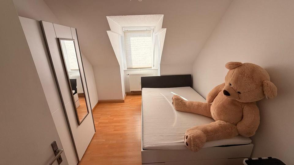 Dachgeschoßwohnung Duisburg Huckingen - 2 Zimmer, 58 m&sup2;, 865&euro; | Angebot:26532663