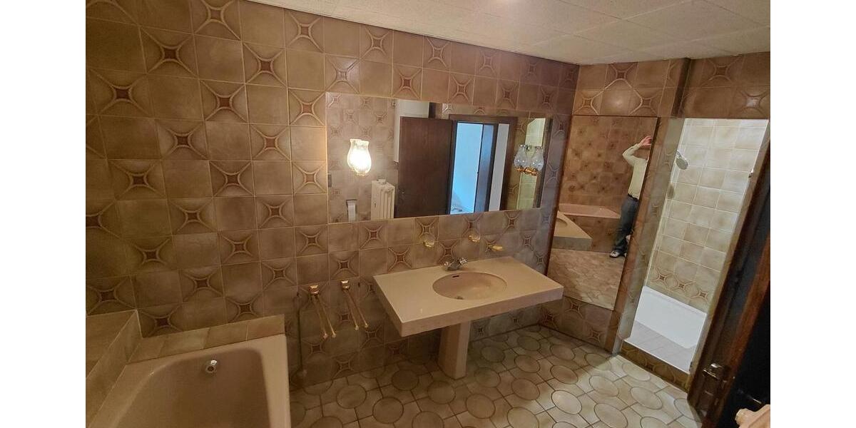 Etagenwohnung Mönchengladbach West - 3 Zimmer, 150 m&sup2;, 1.200&euro; | Angebot:24625176