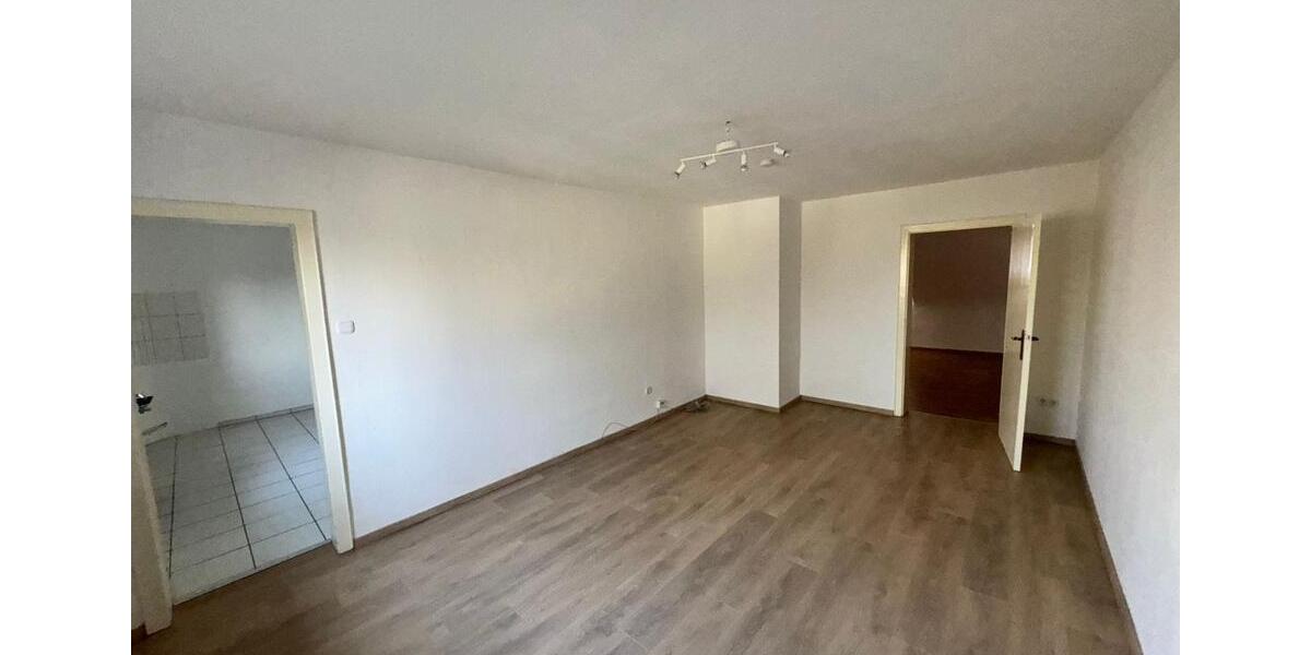 Dachgeschoßwohnung Duisburg Duisburg-Mitte - 4 Zimmer, 86 m&sup2;, 645&euro; | Angebot:25972396