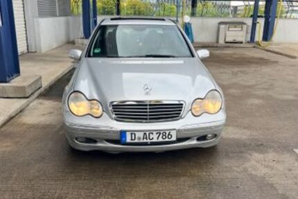 Mercedes-Benz 220 275.000 km 3.500 &euro; Düsseldorf 40237