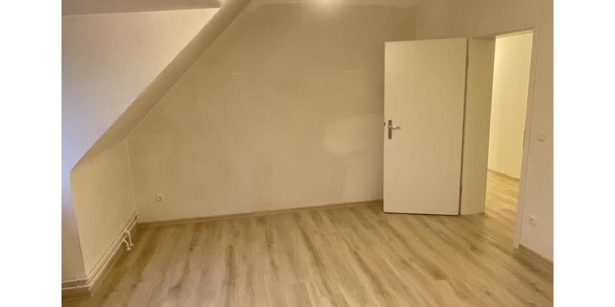 Dachgeschoßwohnung Duisburg Mittelmeiderich - 3 Zimmer, 73 m&sup2;, 619&euro; | Angebot:25722238